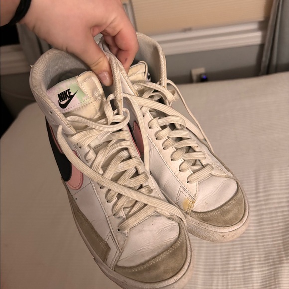 Nike Blazers - Picture 3 of 5